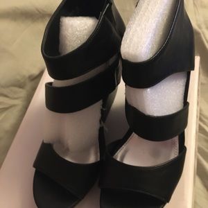 Kenneth Cole Unlisted Wedge Shoes NIB size 7 1/2